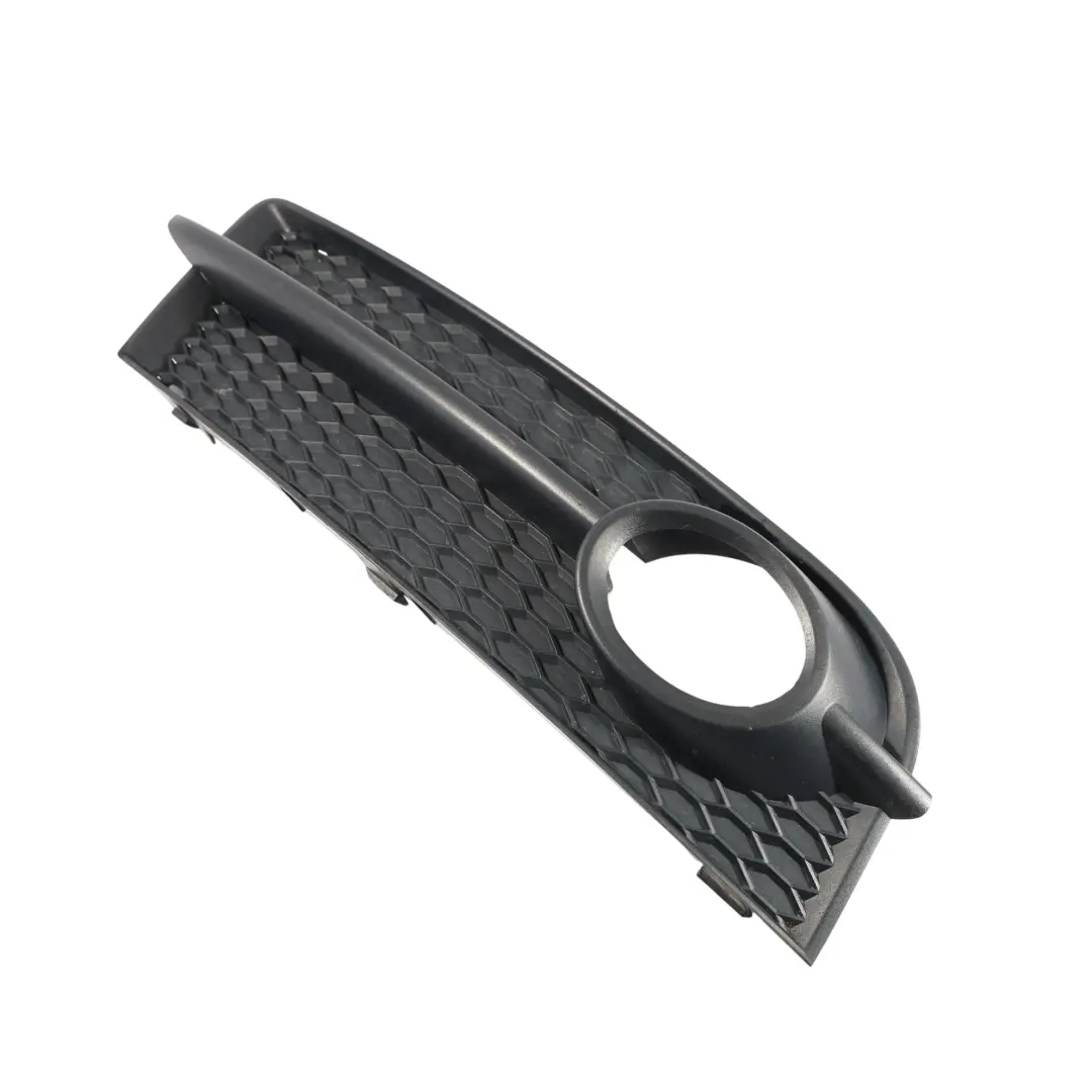 Kratka Ramka Osłona Zderzaka Prawy Przód do Audi TT 8J o numerze 8J0807682 Audi TT 8J Kratka Ramka Osłona Zderzaka Prawy Przód - SKU 8J0807682 - Numer Części 8J0807682