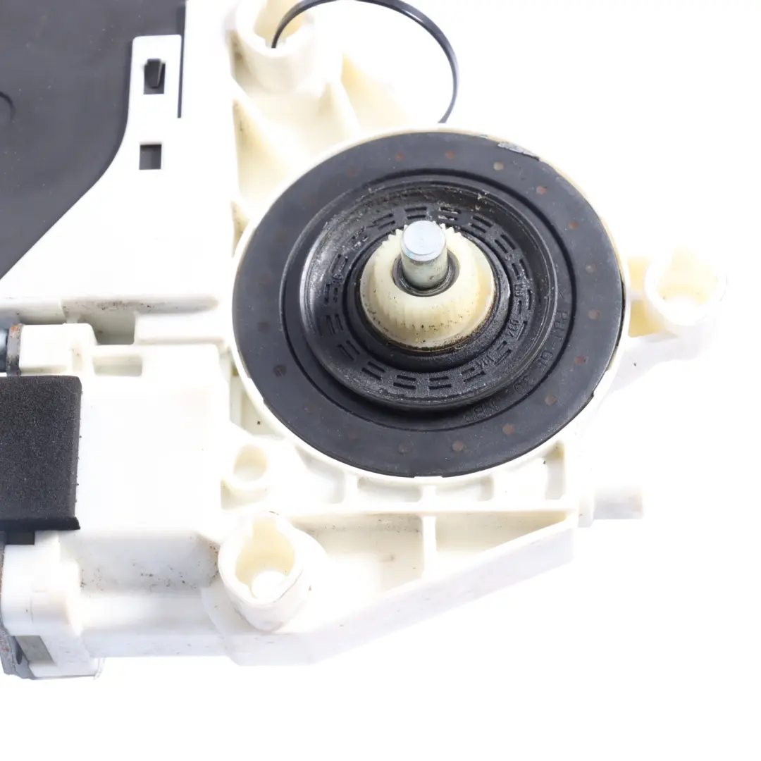 Moteur Lève Vitre Avant Porte Passager Côté Gauche pour Audi TT 8J à propos du numéro de pièce 8J8959802B Audi TT 8J Moteur Lève Vitre Avant Porte Passager Côté Gauche - SKU 8J8959802B - Numéro de pièce 8J8959802B