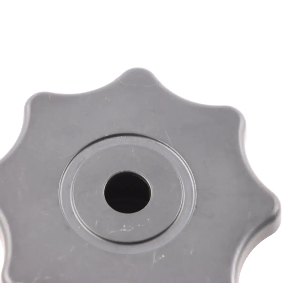 Tornillo De Fijación De La Rueda De Repuesto para Audi A4 B8 A5 8T Roadster con número de pieza 8K0803899 Audi A4 B8 A5 8T Roadster Tornillo De Fijación De La Rueda De Repuesto - SKU 8K0803899 - Número de pieza 8K0803899