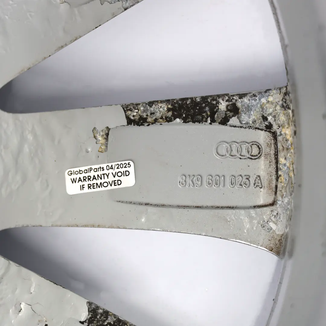 Audi A4 B8 8K Srebrna Felga Aluminiowa Alufelga 18" 8J ET:26 - SKU 8K9601025A-2 - Numer Części 8K9601025A
