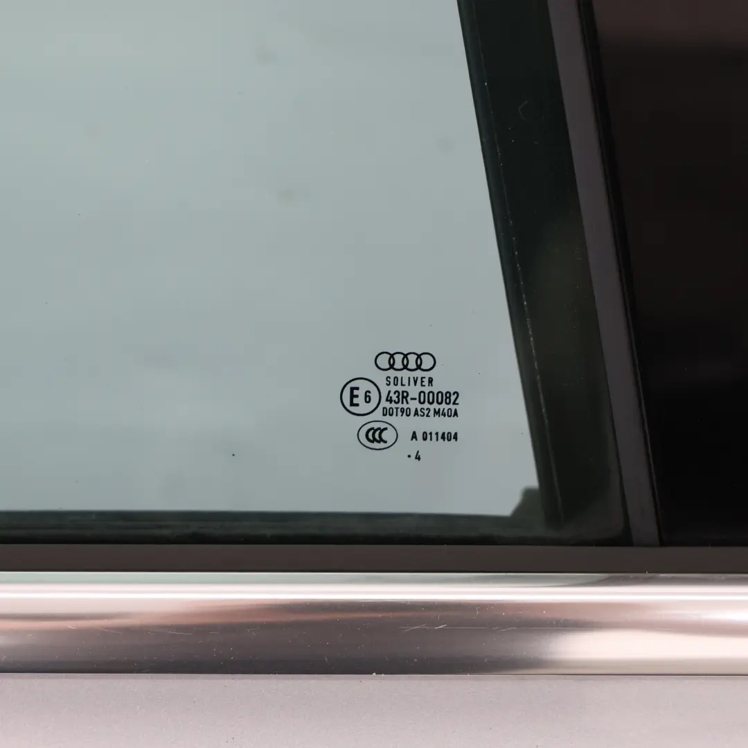 Audi A4 A8 Avant Drzwi Prawe Tylne Foil Silver Srebrny Metalik - Z7G - SKU 8K9833052D-FSI - Numer Części 8K9833052D