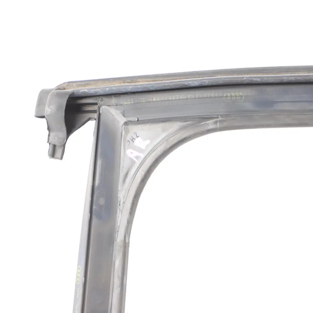 Junta Ventana Puerta Trasera Tira Sellado Derecha Exterior para Audi A4 B8 con número de pieza 8K9839440G Audi A4 B8 Junta Ventana Puerta Trasera Tira Sellado Derecha Exterior - SKU 8K9839440G - Número de pieza 8K9839440G