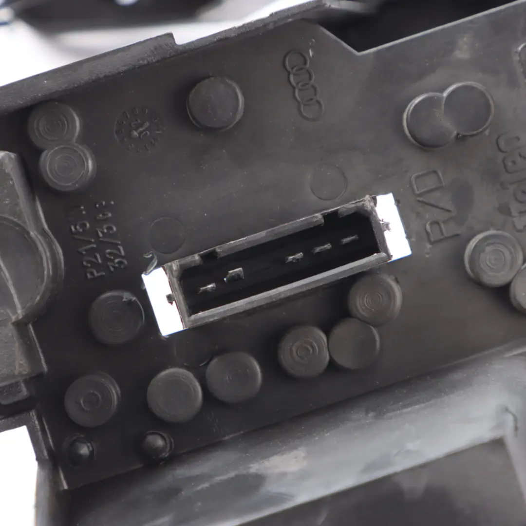 Audi TT 8N Mk1 Tail Light Bulb Holder Socket Bracket Right O/S - SKU 8N0945258 - Part number 8N0945258