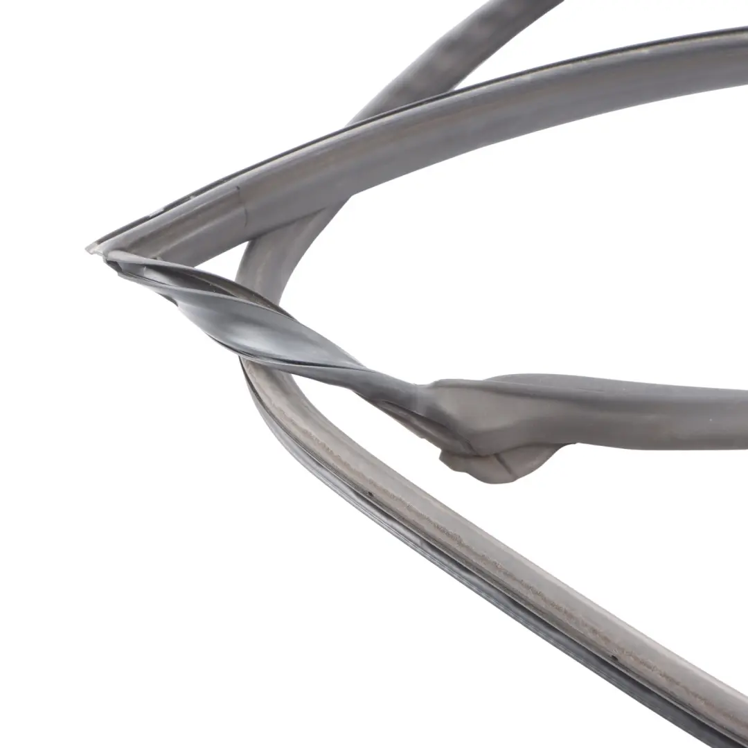 8N Uszczelka Drzwi Przednich Gumowa Prawy Przód do Audi TT o numerze 8N8831708F Audi TT 8N Uszczelka Drzwi Przednich Gumowa Prawy Przód - SKU 8N8831708F - Numer Części 8N8831708F