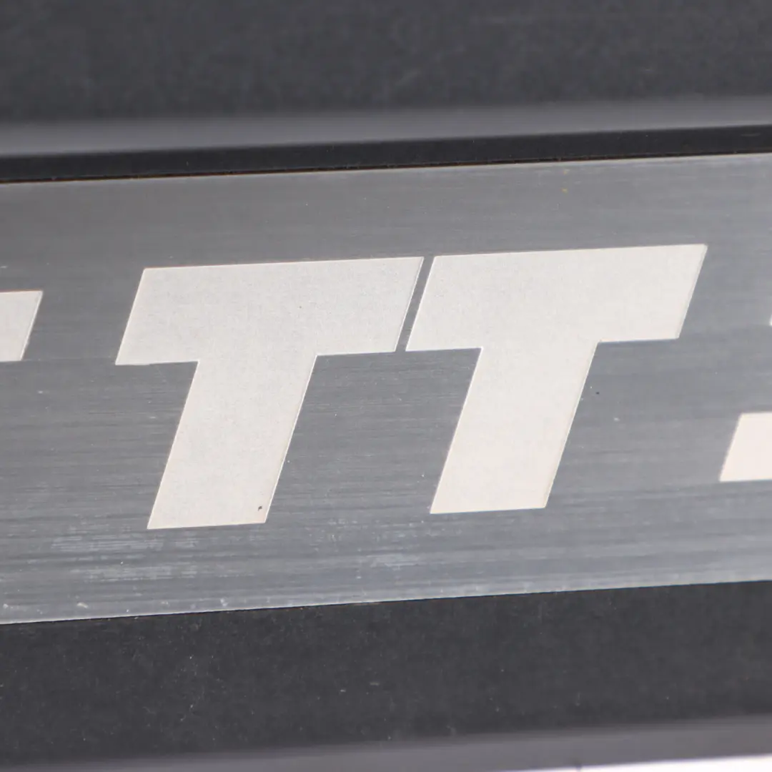 8N Mk1 Moldura Umbral Puerta Delantero Izquierdo para Audi TT con número de pieza 8N8853491B Audi TT 8N Mk1 Moldura Umbral Puerta Delantero Izquierdo - SKU 8N8853491B - Número de pieza 8N8853491B