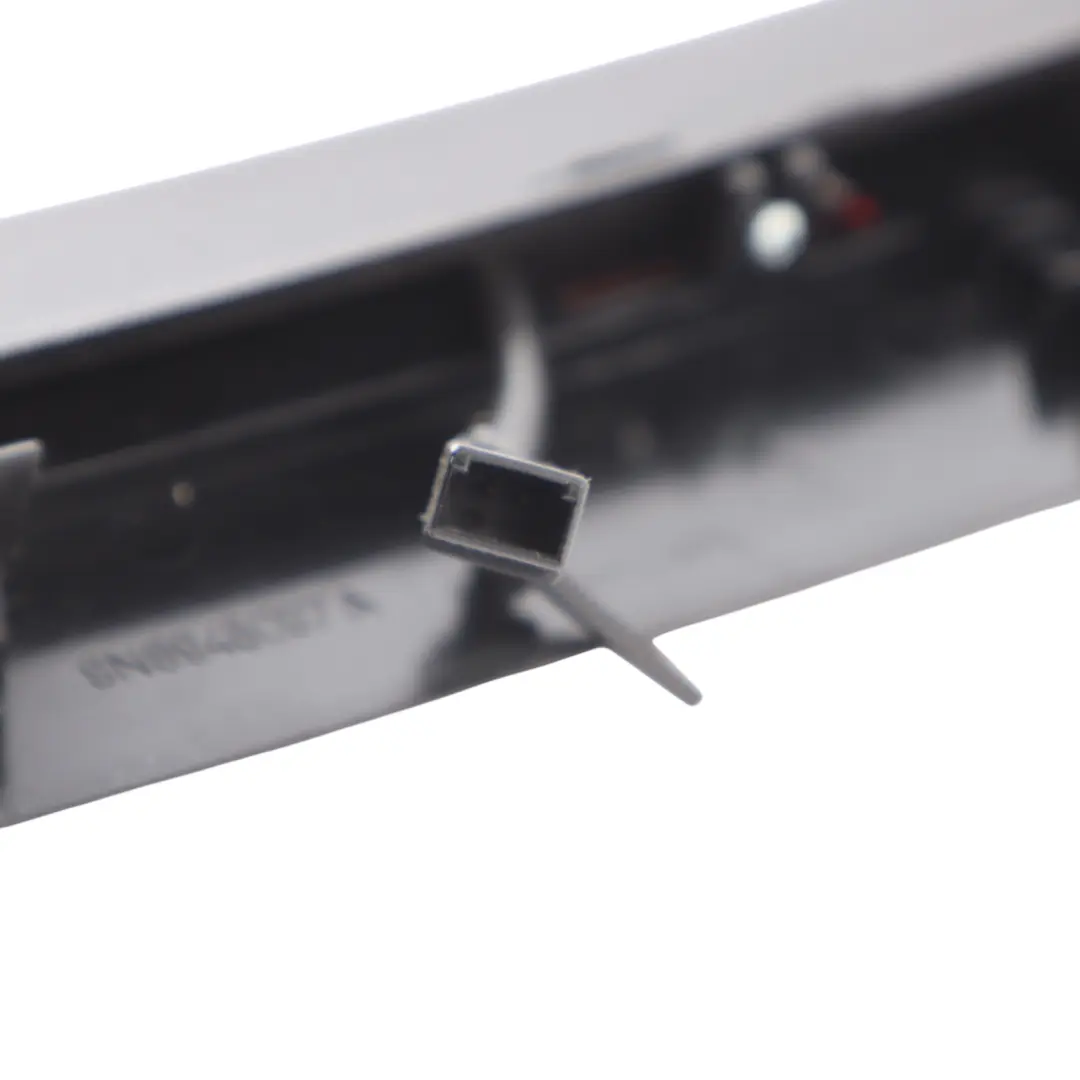 8N Luce Freno Posteriore Ausiliaria Terza Luce Stop per Audi TT con numero di parte 8N8945097A Audi TT 8N Luce Freno Posteriore Ausiliaria Terza Luce Stop - SKU 8N8945097A - Numero di parte 8N8945097A