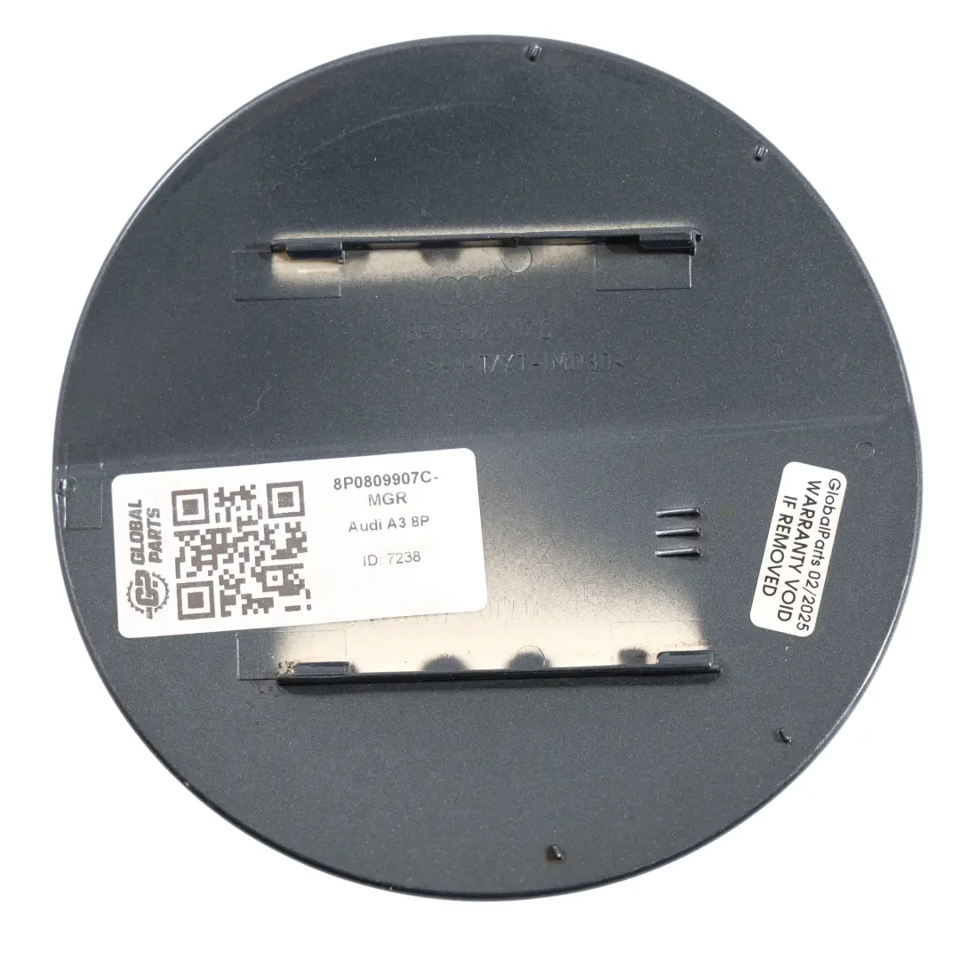 Tapa Del Tapón Depósito Gris Meteoro - Z7H para Audi A3 8P con número de pieza 8P0809907C Audi A3 8P Tapa Del Tapón Depósito Gris Meteoro - Z7H - SKU 8P0809907C-MGR - Número de pieza 8P0809907C