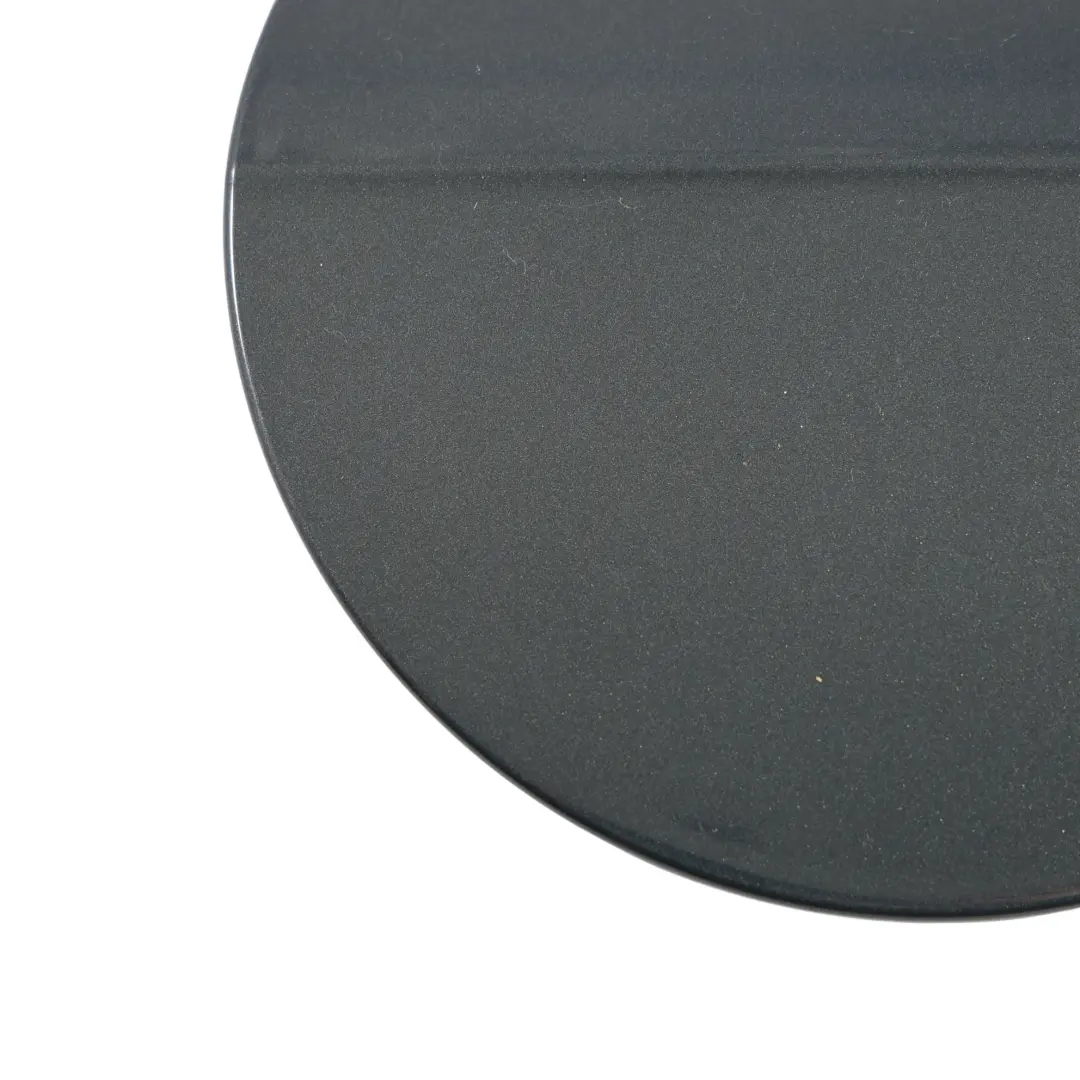 Audi A3 8P Coperchio Rifornimento Carburante Grigio Meteorite - Z7H - SKU 8P0809907C-MGR - Numero di parte 8P0809907C