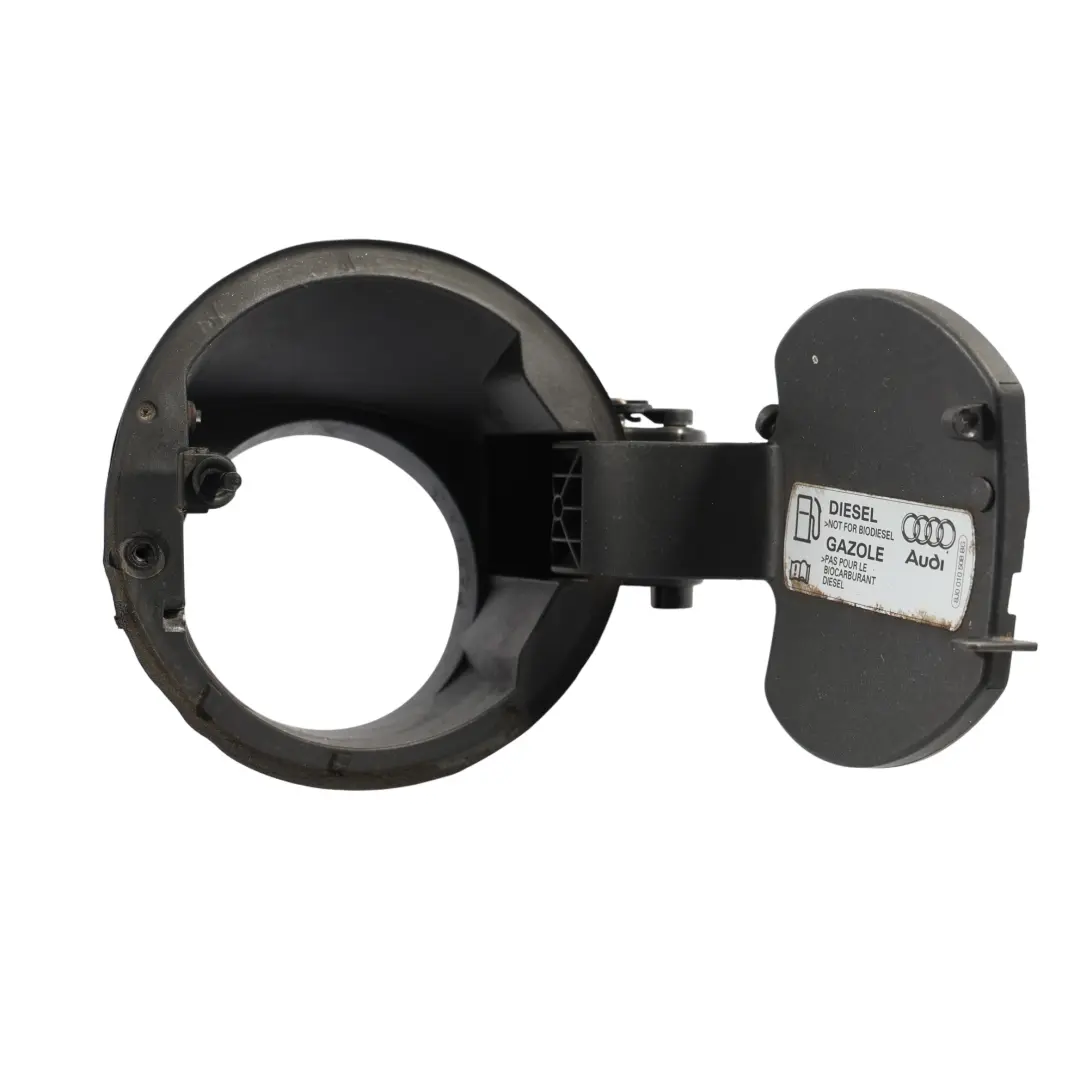 Audi A3 8P Boîtier Fixation Trappe Remplissage Carburant - SKU 8P0809999D - Numéro de pièce 8P0809999D