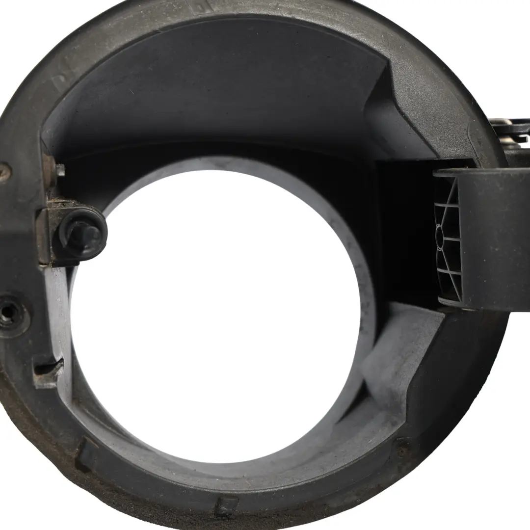 Audi A3 8P Boîtier Fixation Trappe Remplissage Carburant - SKU 8P0809999D - Numéro de pièce 8P0809999D