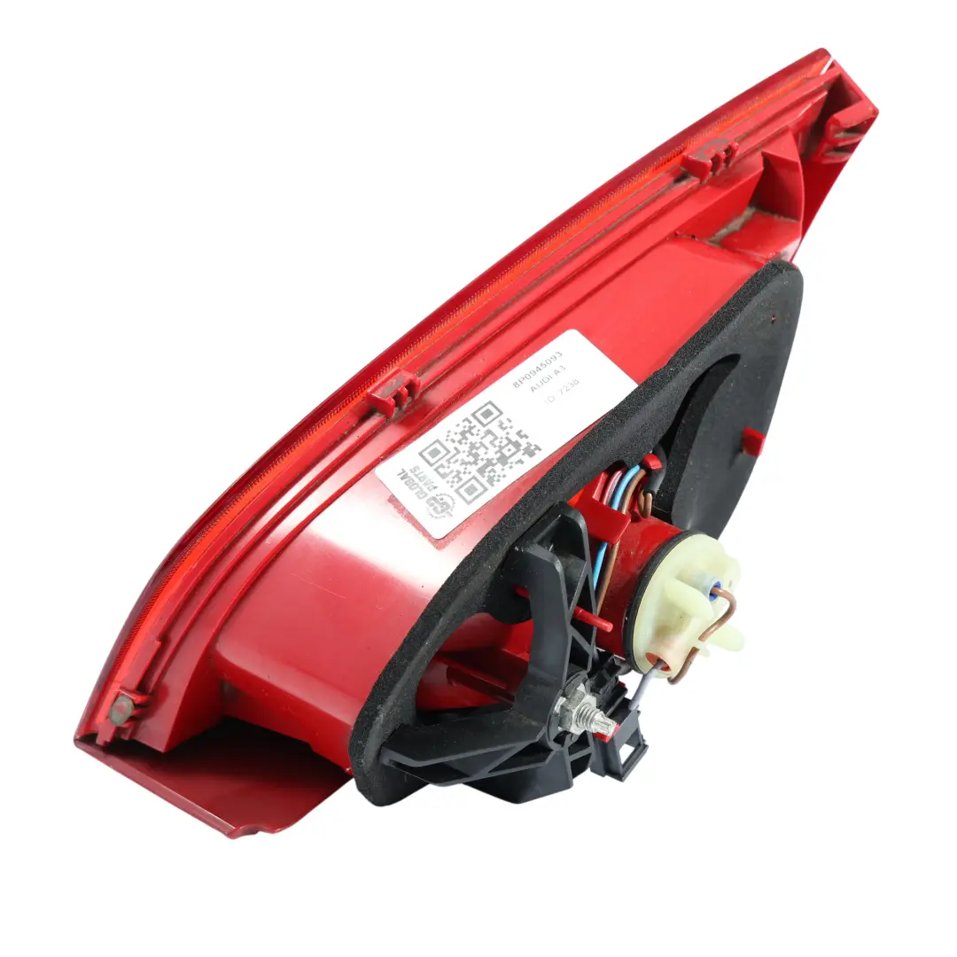 Fanale Posteriore Interno Portellone Sinistro 8P7945093 per Audi A3 8P Cabrio con numero di parte 8P0945093 Audi A3 8P Cabrio Fanale Posteriore Interno Portellone Sinistro 8P7945093 - SKU 8P0945093 - Numero di parte 8P0945093