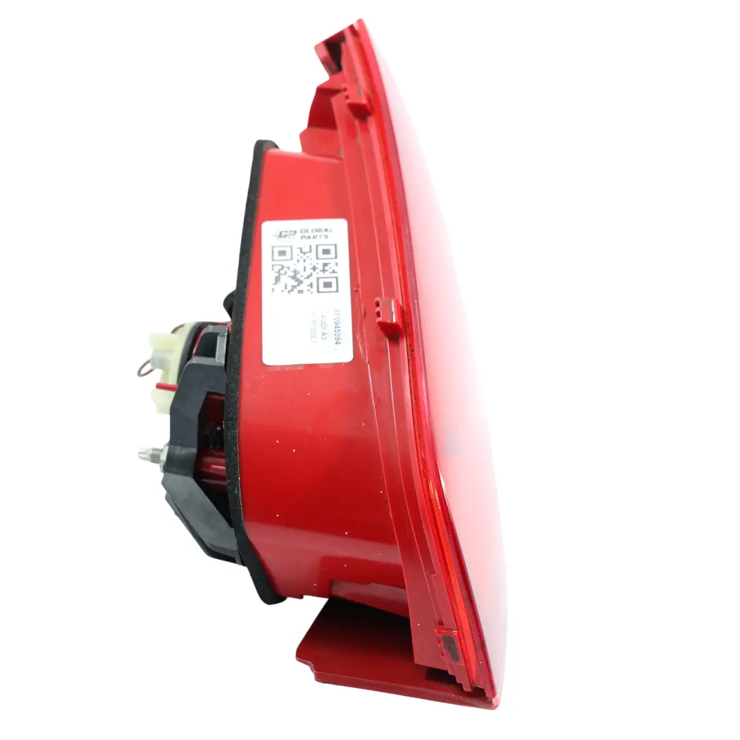 Luz Trasera Interior Trampilla Derecha para Audi A3 8P Convertible con número de pieza 8P0945094 Audi A3 8P Convertible Luz Trasera Interior Trampilla Derecha - SKU 8P0945094 - Número de pieza 8P0945094