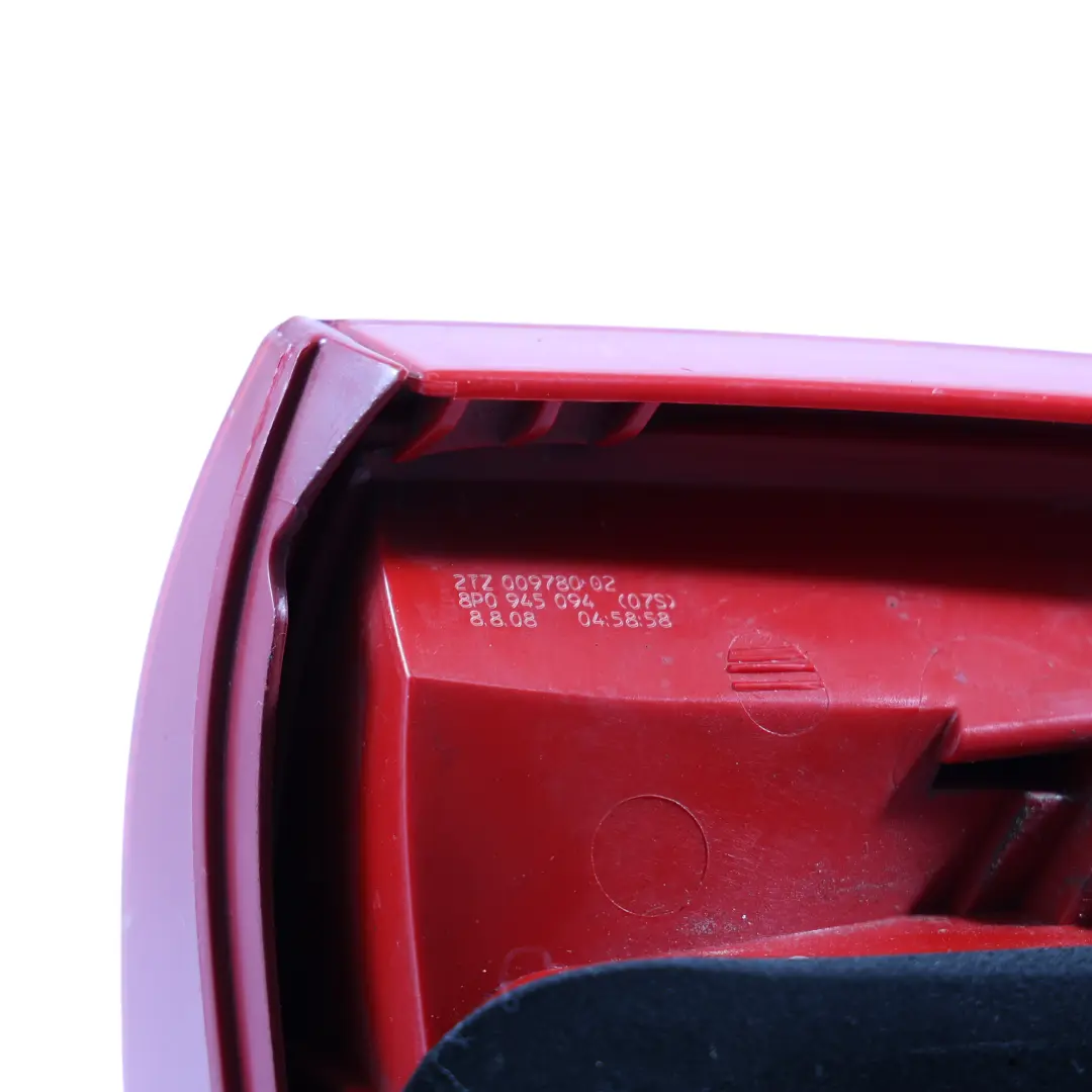 Feu arrière intérieur de hayon droit pour Audi A3 8P Cabriolet à propos du numéro de pièce 8P0945094 Audi A3 8P Cabriolet Feu arrière intérieur de hayon droit - SKU 8P0945094 - Numéro de pièce 8P0945094