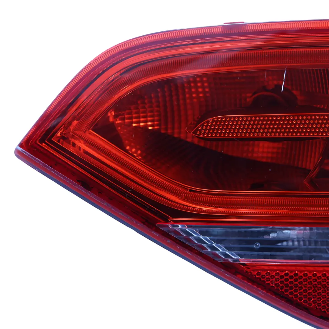 Reflektor Lampa W Klapę Tylną Prawa do Audi A3 8P Cabrio o numerze 8P0945094 Audi A3 8P Cabrio Reflektor Lampa W Klapę Tylną Prawa - SKU 8P0945094 - Numer Części 8P0945094