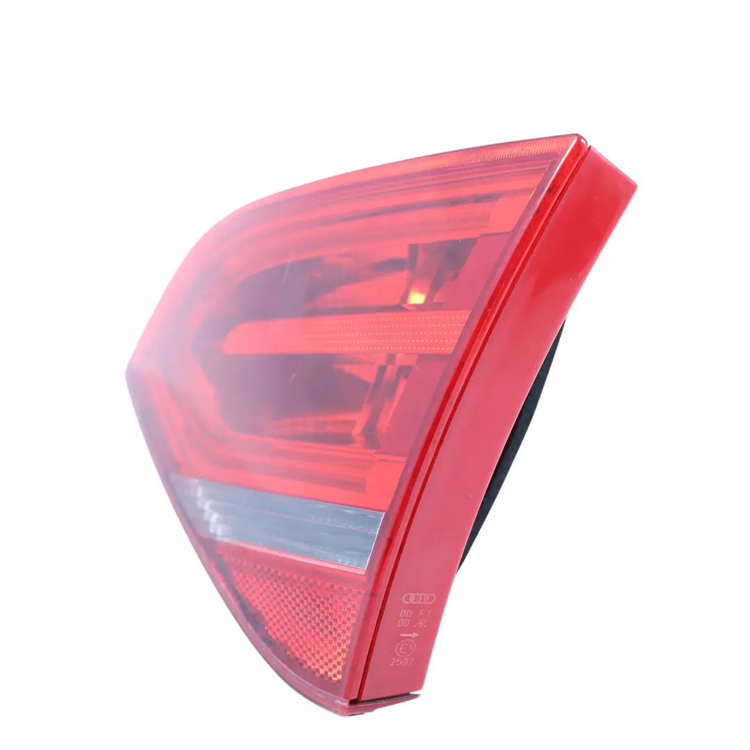 Hinteres Inneres Rücklicht Hatch Lampe Rechts für Audi A3 8P Cabrio mit Teilenummer 8P0945094 Audi A3 8P Cabrio Hinteres Inneres Rücklicht Hatch Lampe Rechts - SKU 8P0945094 - Teilenummer 8P0945094