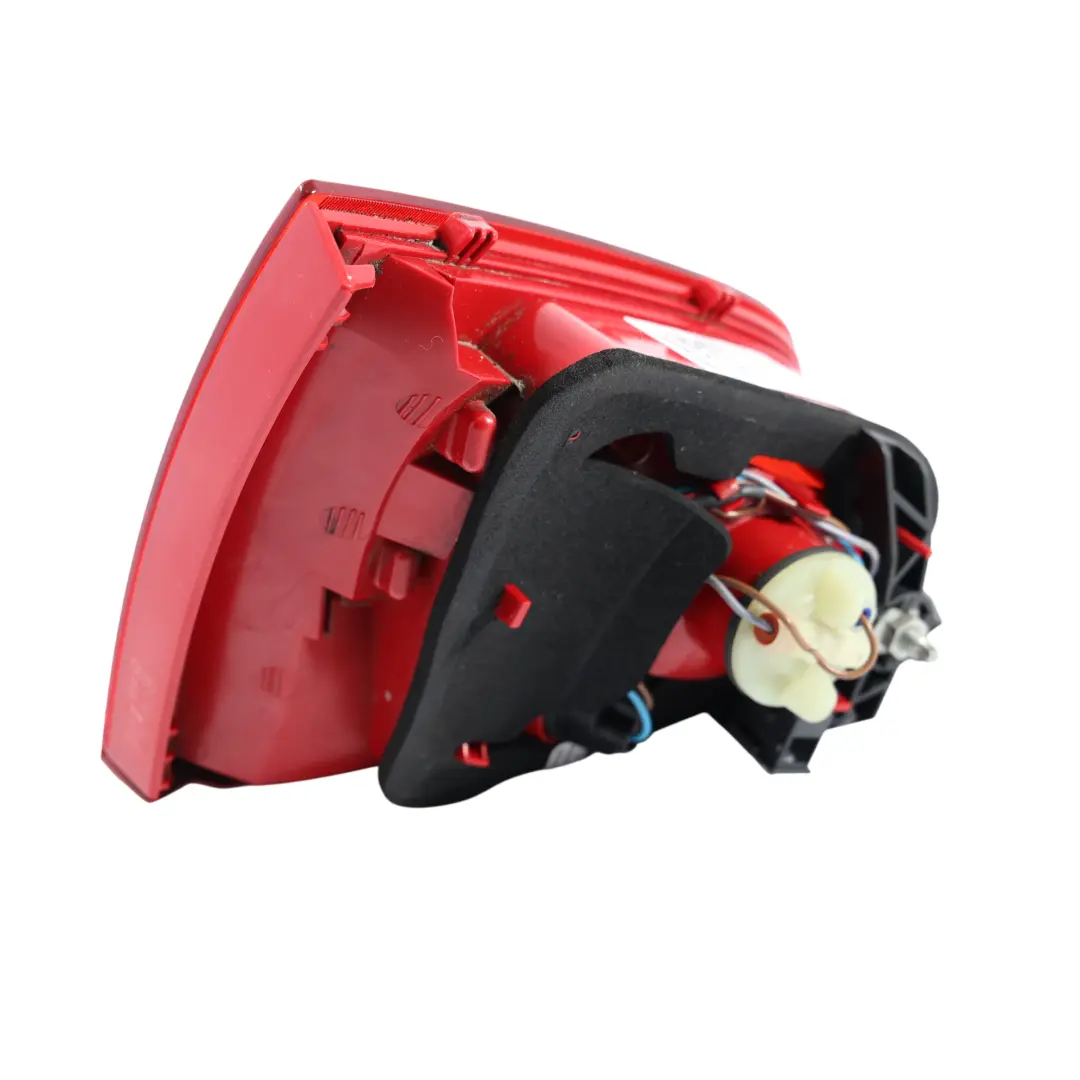 Feu arrière intérieur de hayon droit pour Audi A3 8P Cabriolet à propos du numéro de pièce 8P0945094 Audi A3 8P Cabriolet Feu arrière intérieur de hayon droit - SKU 8P0945094 - Numéro de pièce 8P0945094