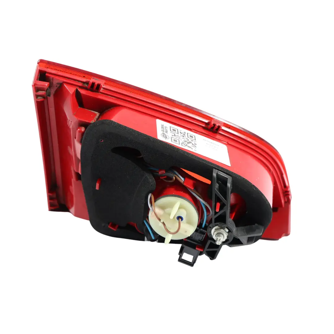 Feu arrière intérieur de hayon droit pour Audi A3 8P Cabriolet à propos du numéro de pièce 8P0945094 Audi A3 8P Cabriolet Feu arrière intérieur de hayon droit - SKU 8P0945094 - Numéro de pièce 8P0945094