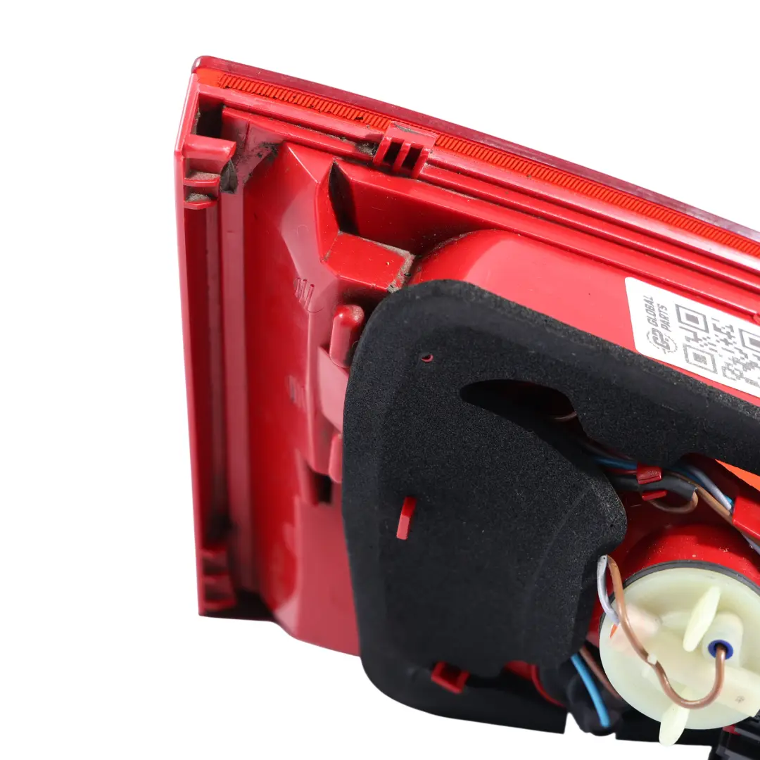 Feu arrière intérieur de hayon droit pour Audi A3 8P Cabriolet à propos du numéro de pièce 8P0945094 Audi A3 8P Cabriolet Feu arrière intérieur de hayon droit - SKU 8P0945094 - Numéro de pièce 8P0945094