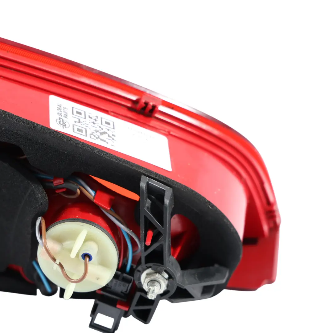 Hinteres Inneres Rücklicht Hatch Lampe Rechts für Audi A3 8P Cabrio mit Teilenummer 8P0945094 Audi A3 8P Cabrio Hinteres Inneres Rücklicht Hatch Lampe Rechts - SKU 8P0945094 - Teilenummer 8P0945094