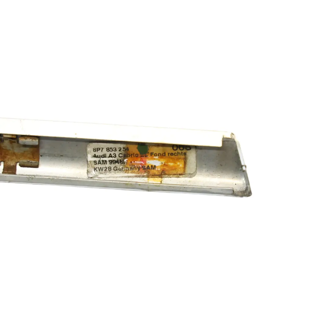 Listwa Zaślepka Ramka Bagażnika Prawa do Audi A3 8P Cabrio o numerze 8P7853254 Audi A3 8P Cabrio Listwa Zaślepka Ramka Bagażnika Prawa - SKU 8P7853254 - Numer Części 8P7853254