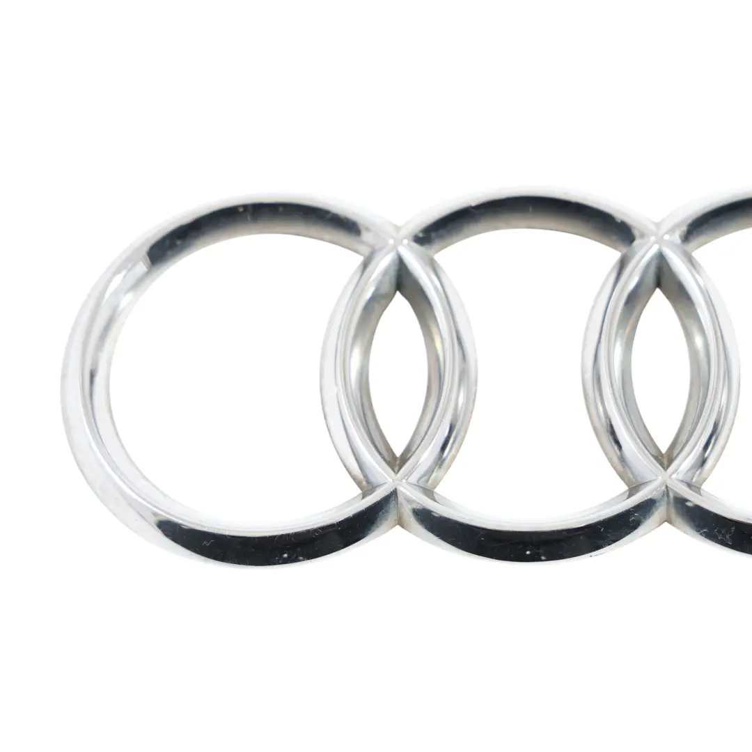 Emblemat Znaczek Klapy Tylnej Bagażnika Chrom do Audi A3 8P o numerze 8P7853742A Audi A3 8P Emblemat Znaczek Klapy Tylnej Bagażnika Chrom - SKU 8P7853742A - Numer Części 8P7853742A