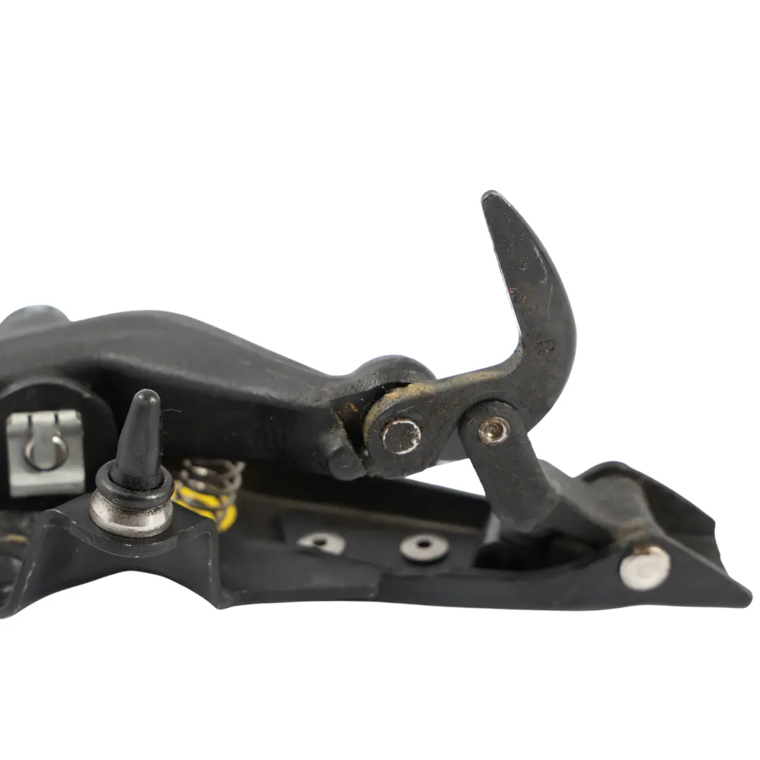 CabrioletLoquet De Toit Droit Modèle pour Audi A3 8P à propos du numéro de pièce 8P7871406 Audi A3 8P CabrioletLoquet De Toit Droit Modèle - SKU 8P7871406 - Numéro de pièce 8P7871406