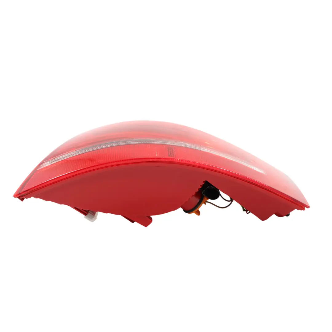 Posteriore Luce Bagagliaio Portellone Esterno Destro per Audi A3 8P Cabrio con numero di parte 8P7945096 Audi A3 8P Cabrio Posteriore Luce Bagagliaio Portellone Esterno Destro - SKU 8P7945096 - Numero di parte 8P7945096