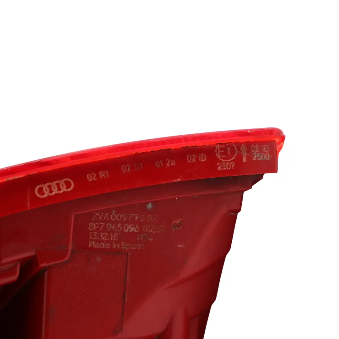 Feu Arrière Extérieur Droit Couvercle Coffre pour Audi A3 8P Cabriolet à propos du numéro de pièce 8P7945096 Audi A3 8P Cabriolet Feu Arrière Extérieur Droit Couvercle Coffre - SKU 8P7945096 - Numéro de pièce 8P7945096