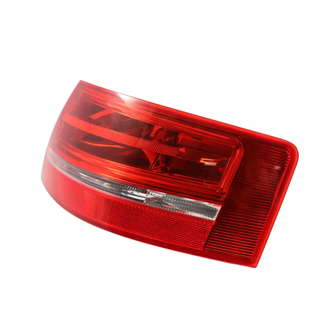 Lampka Tylna Bagażnika Zewnętrzna Prawa do Audi A3 8P Cabrio o numerze 8P7945096 Audi A3 8P Cabrio Lampka Tylna Bagażnika Zewnętrzna Prawa - SKU 8P7945096 - Numer Części 8P7945096