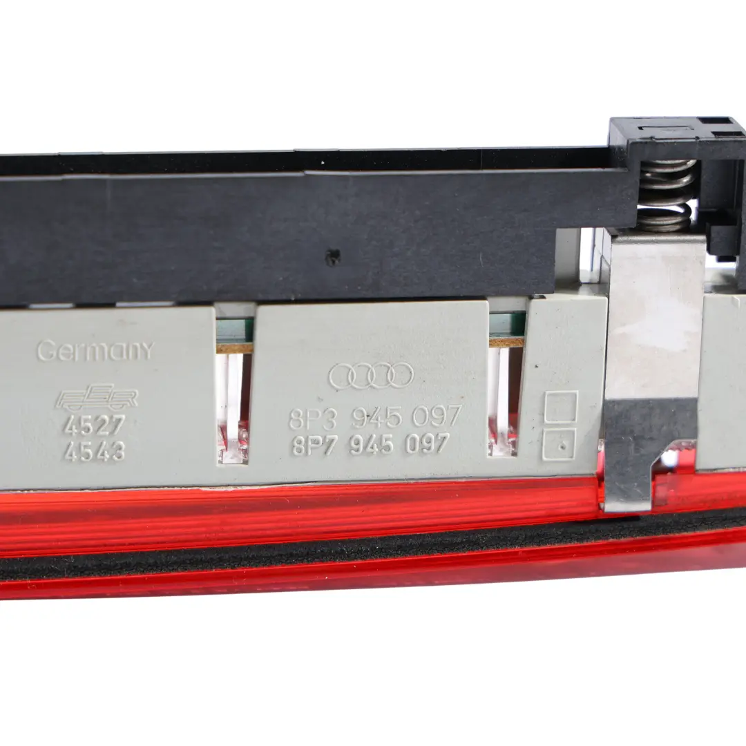 Hintere Obere Dritte Bremse Leuchte für Audi A3 8P Cabrio mit Teilenummer 8P7945097 Audi A3 8P Cabrio Hintere Obere Dritte Bremse Leuchte - SKU 8P7945097 - Teilenummer 8P7945097