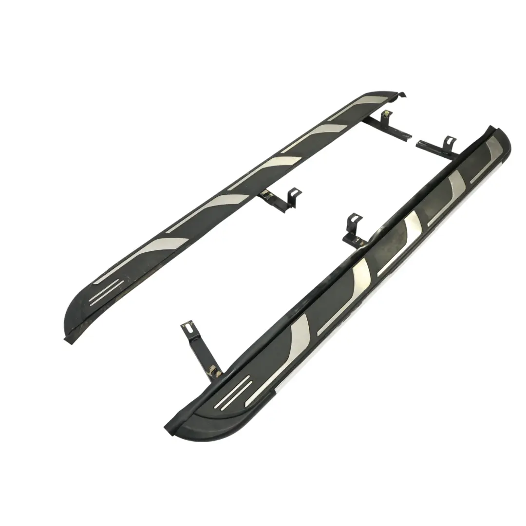 Set di finiture piastra soglia Porta Anteriore Sinistra Destra per Audi Q5 8R con numero di parte 8R0071065A Audi Q5 8R Set di finiture piastra soglia Porta Anteriore Sinistra Destra - SKU 8R0071065A - Numero di parte 8R0071065A