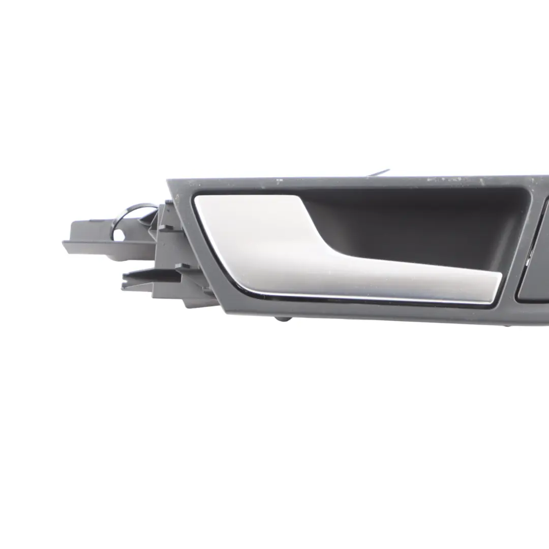 Tirador Puerta Trasera Interior Izquierdo Gris para Audi Q5 8R con número de pieza 8R0839019A Audi Q5 8R Tirador Puerta Trasera Interior Izquierdo Gris - SKU 8R0839019A - Número de pieza 8R0839019A