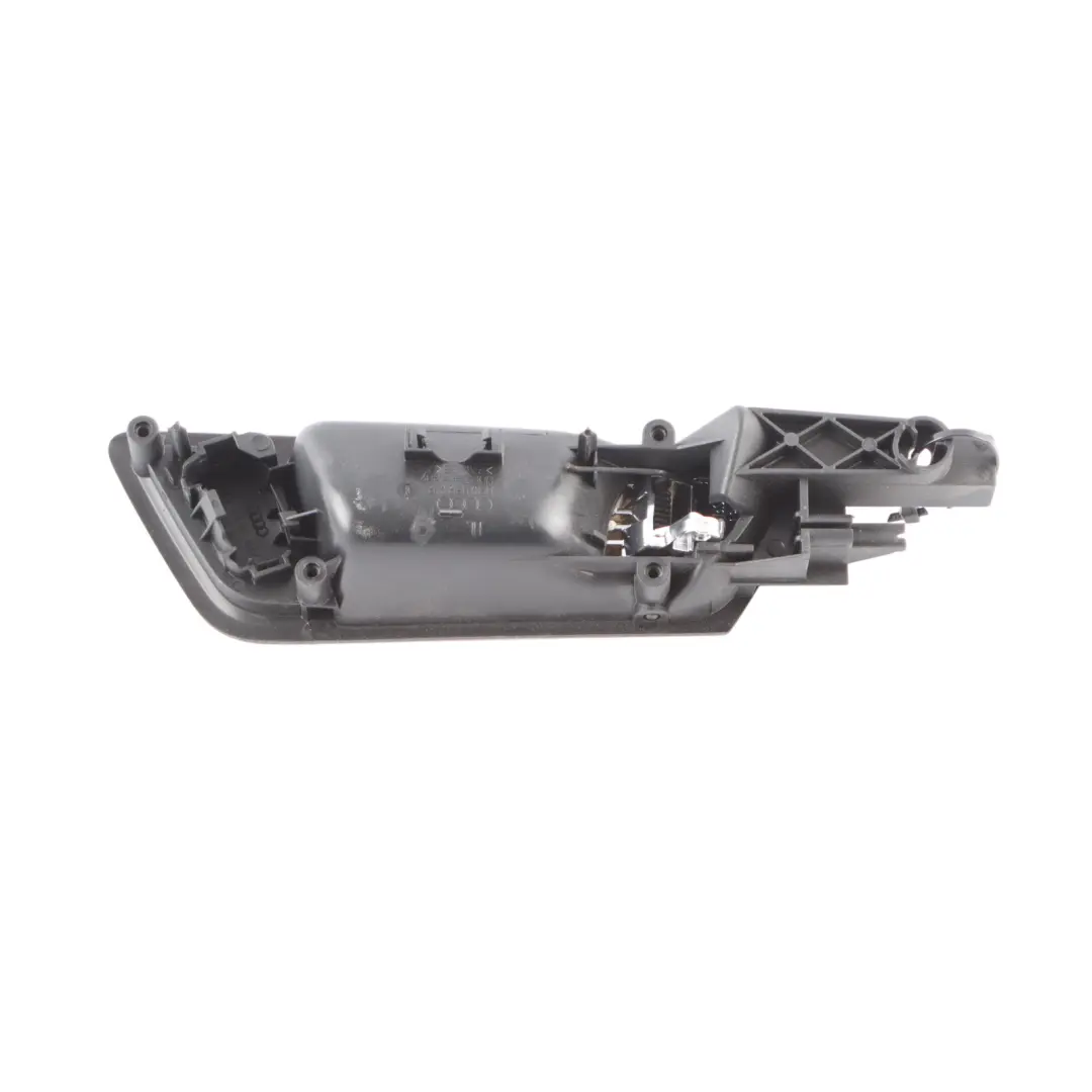 Tirador Puerta Trasera Interior Izquierdo Gris para Audi Q5 8R con número de pieza 8R0839019A Audi Q5 8R Tirador Puerta Trasera Interior Izquierdo Gris - SKU 8R0839019A - Número de pieza 8R0839019A