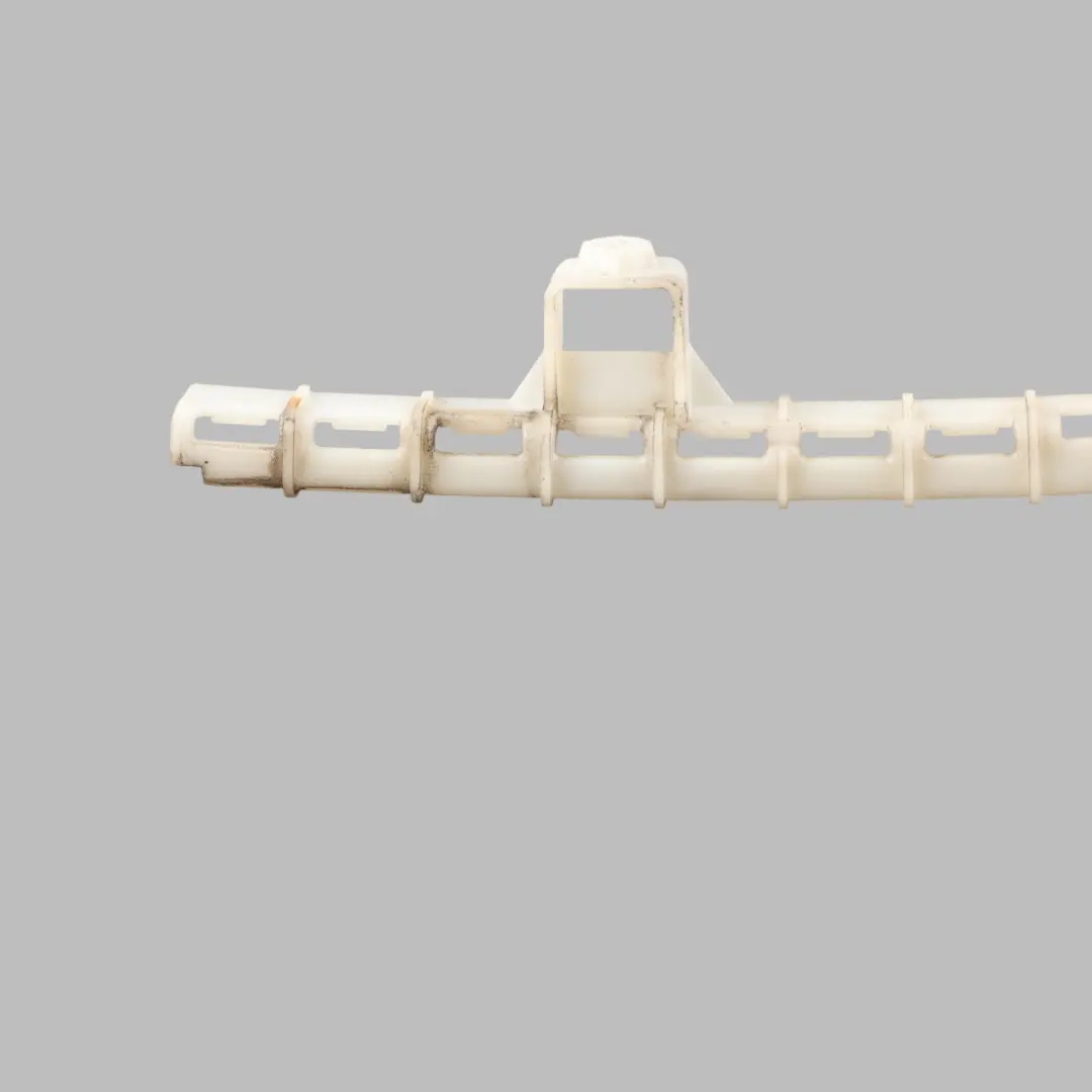 Cristal Trasero Guía Truck Rail Izquierda para Audi Q5 8R con número de pieza 8R0839067C Audi Q5 8R Cristal Trasero Guía Truck Rail Izquierda - SKU 8R0839067C - Número de pieza 8R0839067C