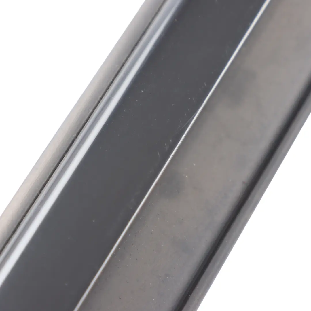 Front Door Outer Trim Strip Seal Gasket Right O/S to Audi Q5 8R with Part number 8R0853284H Audi Q5 8R Front Door Outer Trim Strip Seal Gasket Right O/S - SKU 8R0853284H - Part number 8R0853284H