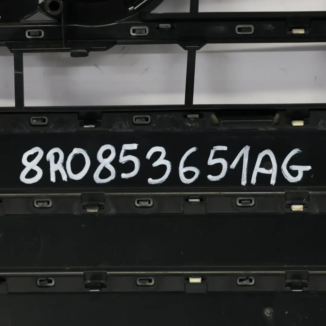 Grill Atrapa Kratka Zderzaka Środkowa Przód do Audi SQ5 8R o numerze 8R0853651AG Audi SQ5 8R Grill Atrapa Kratka Zderzaka Środkowa Przód - SKU 8R0853651AG - Numer Części 8R0853651AG