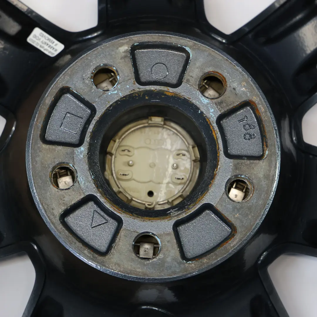 Felga Aluminiowa 17" 7.5J ET:28 7-Ramienna do Audi A5 8T o numerze 8T0601025C Audi A5 8T Felga Aluminiowa 17" 7.5J ET:28 7-Ramienna - SKU 8T0601025C-2 - Numer Części 8T0601025C