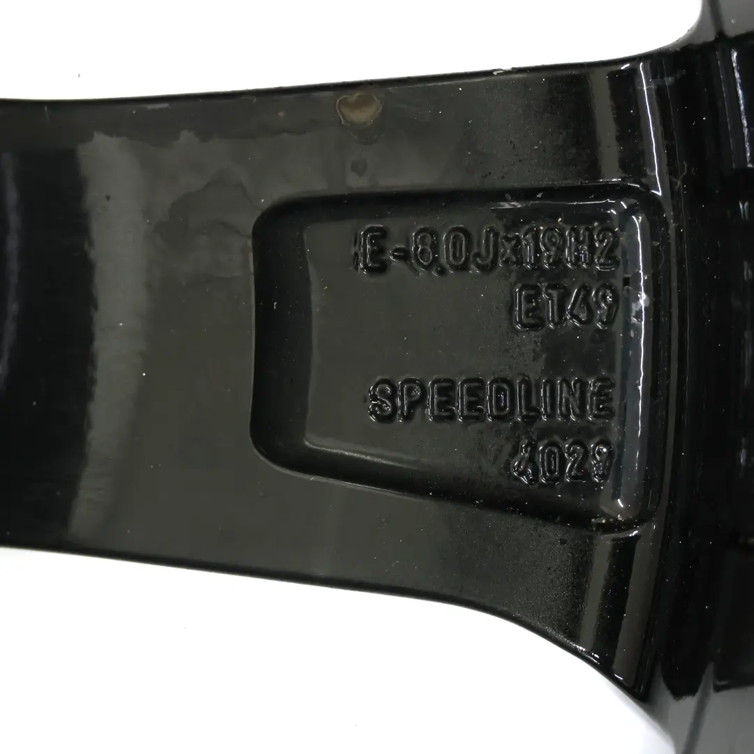 Czarna Felga Aluminiowa Rotor 19" 8,0J ET:49 do Audi A3 RS3 8V o numerze 8V0601025FA Audi A3 RS3 8V Czarna Felga Aluminiowa Rotor 19" 8,0J ET:49 - SKU 8V0601025FA-1 - Numer Części 8V0601025FA