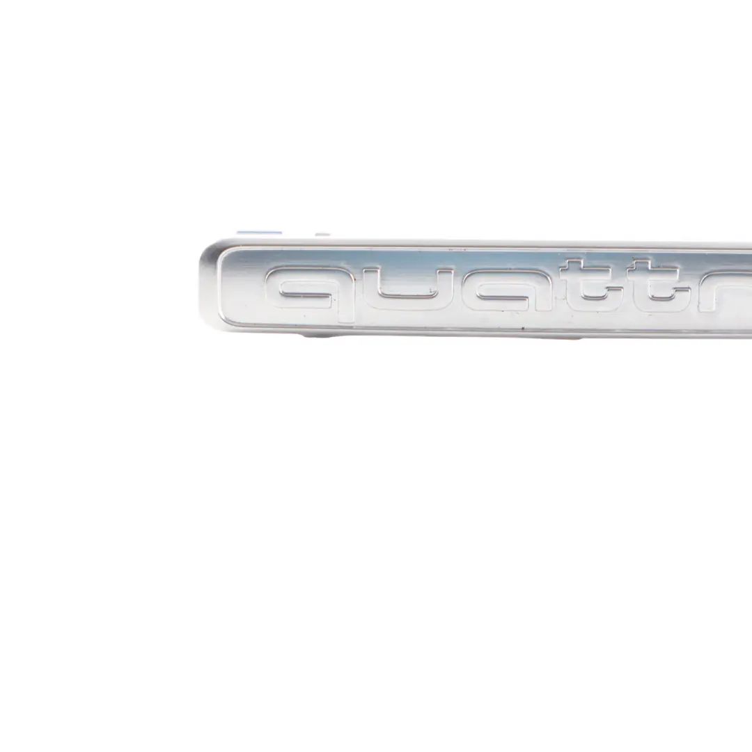 Salpicadero Consola Quattro Etiqueta Insignia Panel Trim Cromo para Audi RS3 A3 8V con número de pieza 8V0853191E Audi RS3 A3 8V Salpicadero Consola Quattro Etiqueta Insignia Panel Trim Cromo - SKU 8V0853191E - Número de pieza 8V0853191E