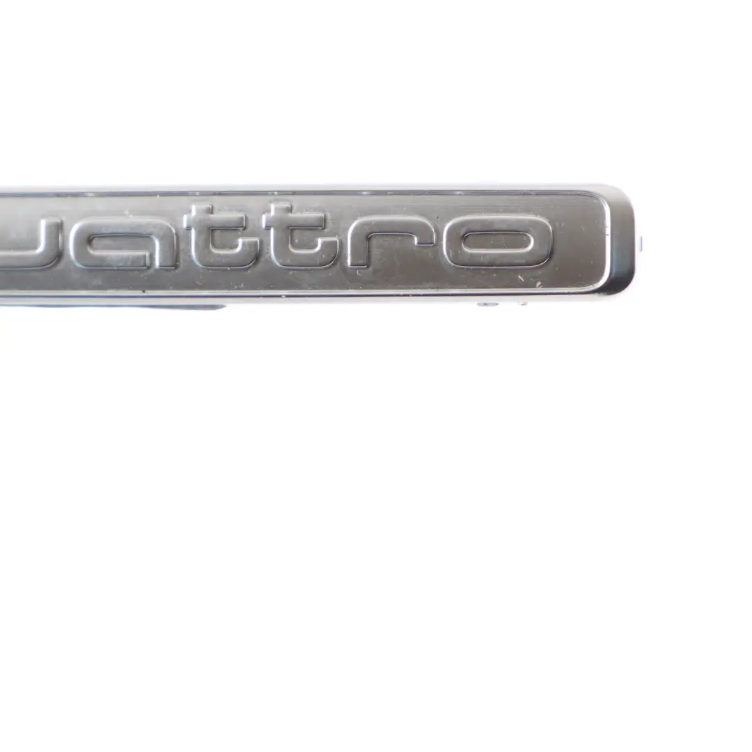 Audi RS3 A3 8V Salpicadero Consola Quattro Etiqueta Insignia Panel Trim Cromo - SKU 8V0853191E - Número de pieza 8V0853191E