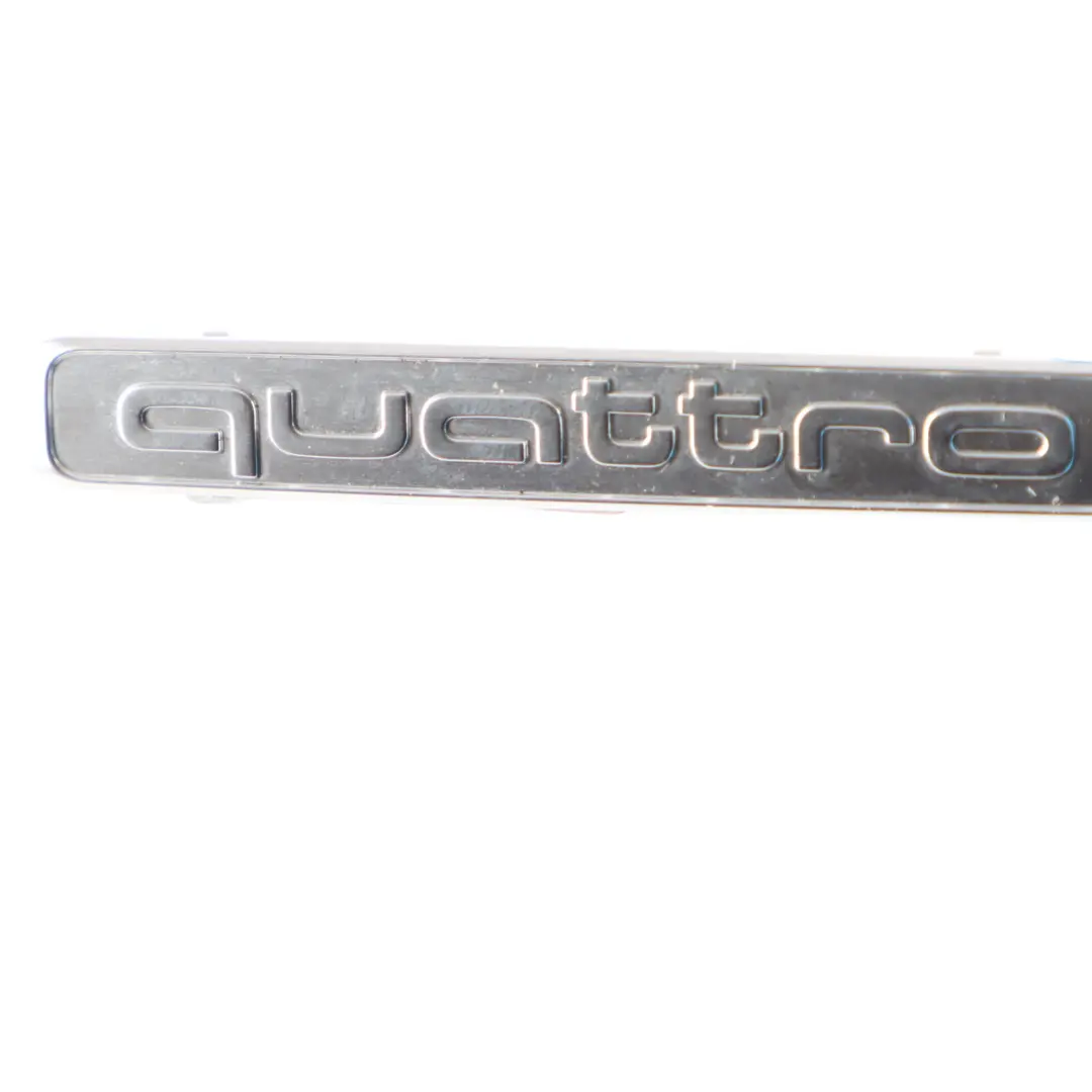 Audi RS3 A3 8V Salpicadero Consola Quattro Etiqueta Insignia Panel Trim Cromo - SKU 8V0853191E - Número de pieza 8V0853191E