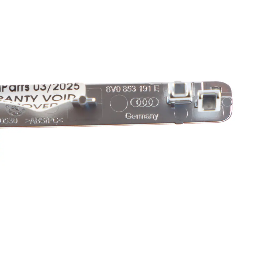Audi RS3 A3 8V Salpicadero Consola Quattro Etiqueta Insignia Panel Trim Cromo - SKU 8V0853191E - Número de pieza 8V0853191E
