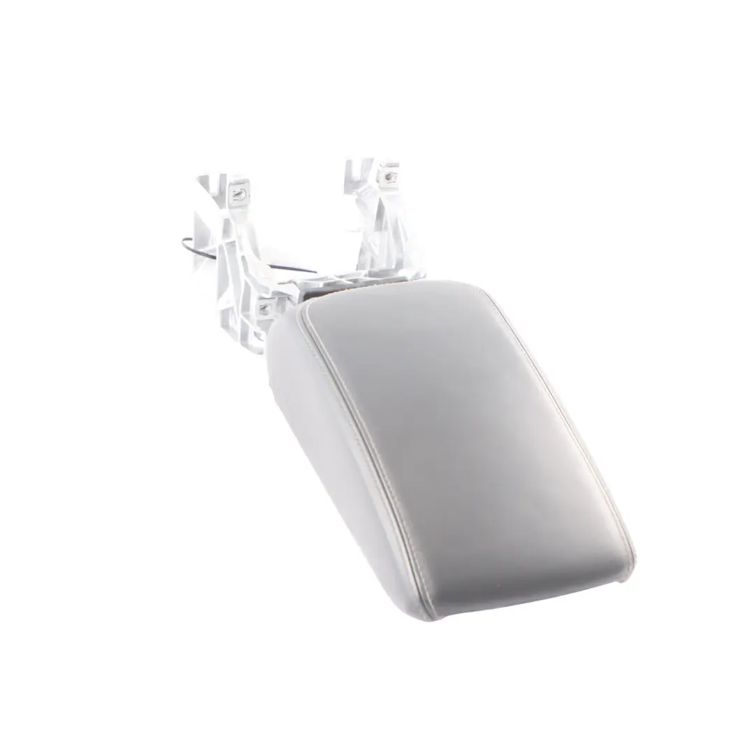 Podłokietnik Przedni Środkowy Skóra Czarny do Audi A3 RS3 8V o numerze 8V0864207G Audi A3 RS3 8V Podłokietnik Przedni Środkowy Skóra Czarny - SKU 8V0864207G - Numer Części 8V0864207G