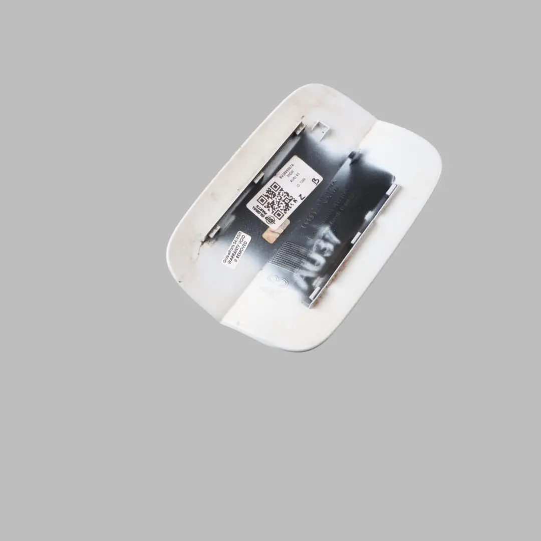 Audi A3 8V Tankdeckel Kraftstoffeinfüllstutzen Klappe Weiß – S9R - SKU 8V3809907A-MGW - Teilenummer 8V3809907A