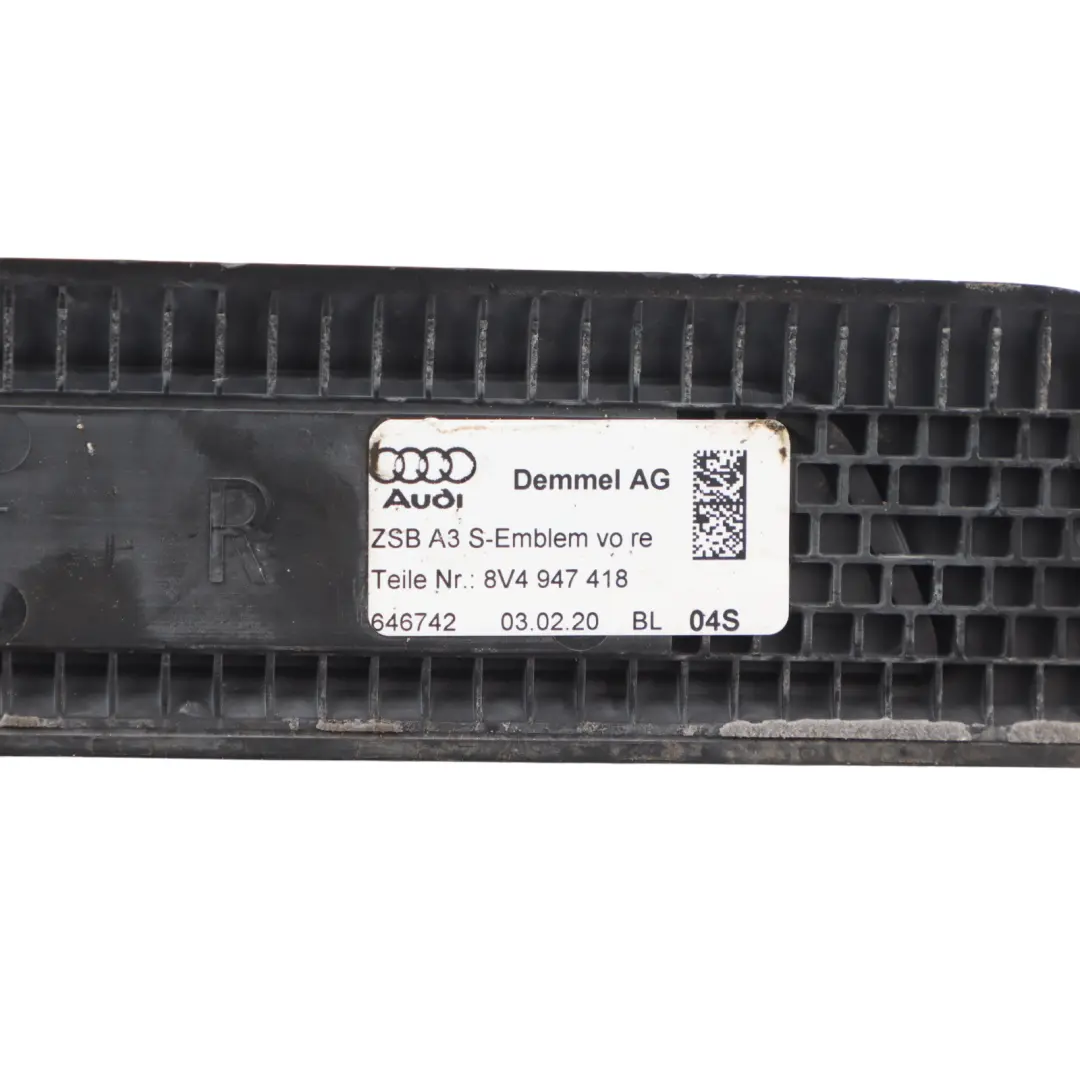 Audi Q2 GA Puerta Delantera Iluminado Placa Derecha - SKU 8V4947418 - Número de pieza 8Y4947418