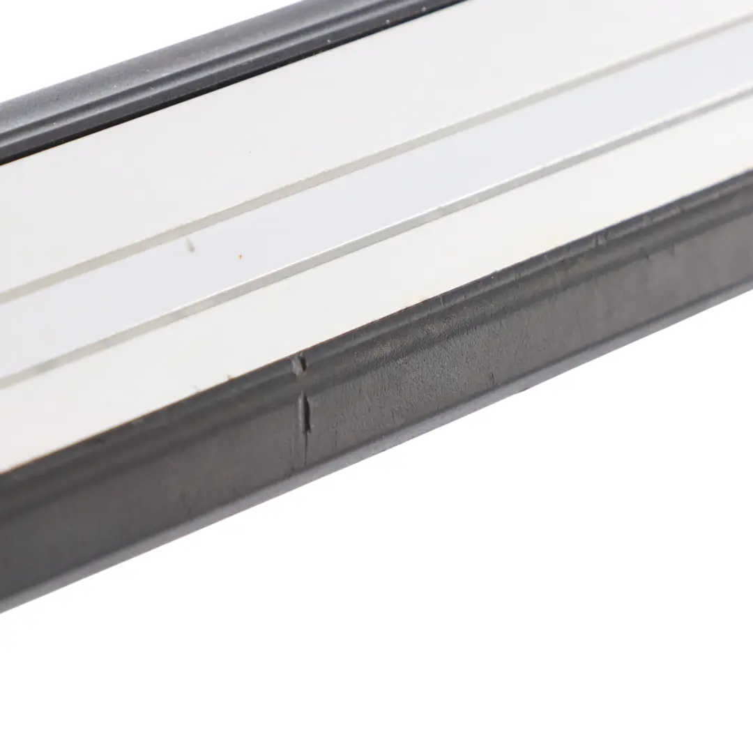 Audi Q2 GA Puerta Delantera Iluminado Placa Derecha - SKU 8V4947418 - Número de pieza 8Y4947418