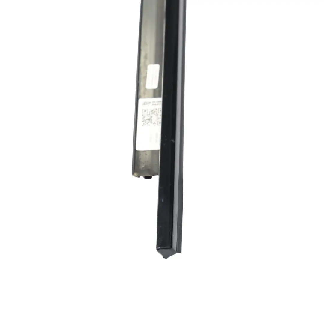 Tira Sellado Ventana Puerta Trasera Derecha Burlete para Audi A3 8V con número de pieza 8V5853764C Audi A3 8V Tira Sellado Ventana Puerta Trasera Derecha Burlete - SKU 8V5853764C - Número de pieza 8V5853764C