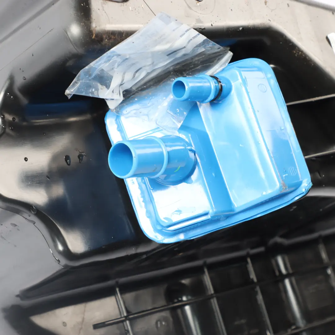 Audi A4 B9 2.0 TDI DTNB AdBlue Additive Reducing Tank Pump - SKU 8W0131879BA - Part number 8W0131879BA