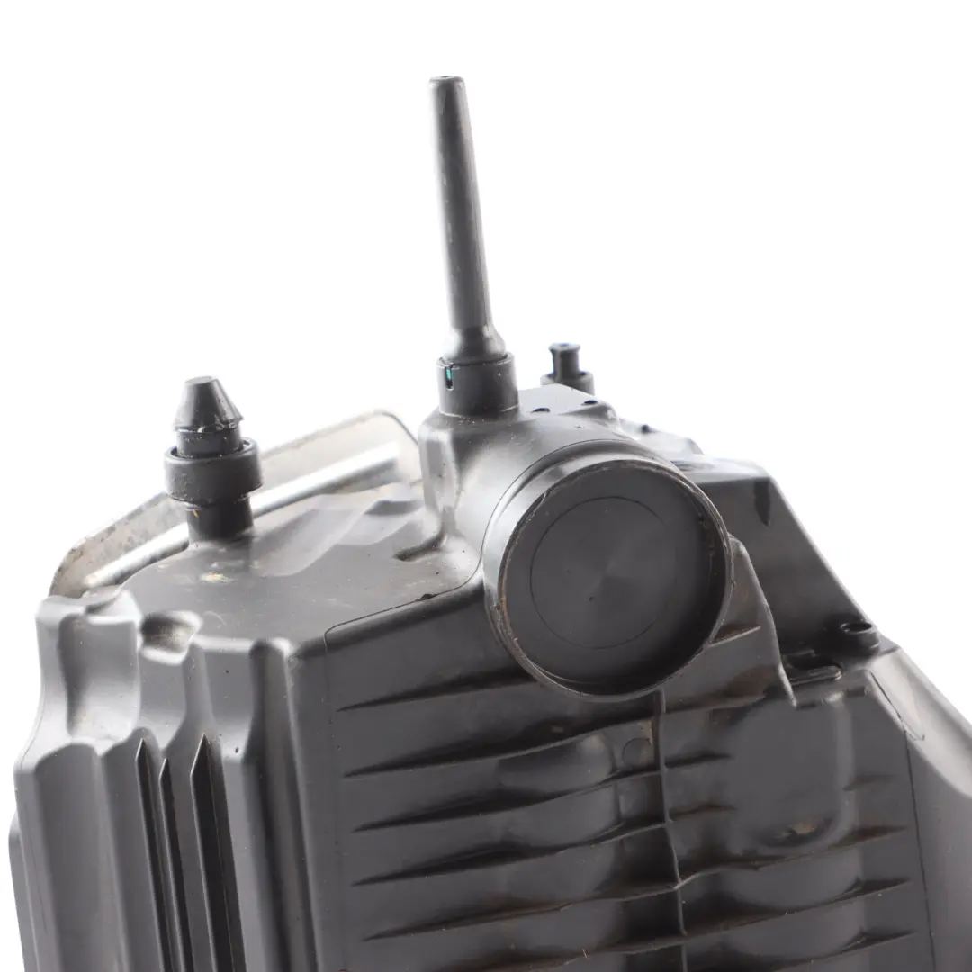 Scatola Alloggiamento Filtro Aria Aspirazione per Audi A5 F5 2.0 TDI con numero di parte 8W0133837P Audi A5 F5 2.0 TDI Scatola Alloggiamento Filtro Aria Aspirazione - SKU 8W0133837P - Numero di parte 8W0133837P