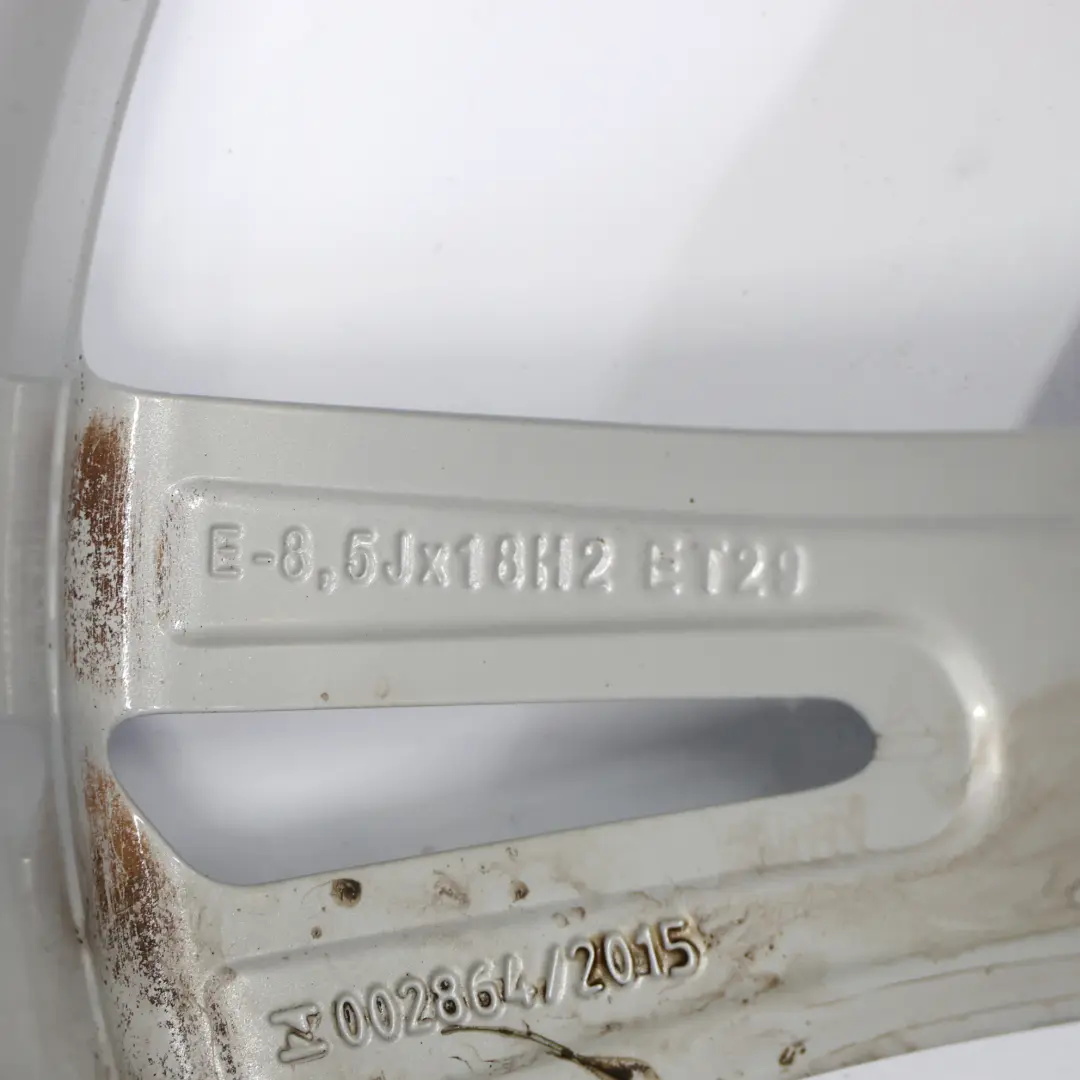 Llanta Aleación Plateada 18" 8.5J ET:29 Star Spoke para Audi A4 B9 8W con número de pieza 8W0601025AK Audi A4 B9 8W Llanta Aleación Plateada 18" 8.5J ET:29 Star Spoke - SKU 8W0601025AK-1 - Número de pieza 8W0601025AK